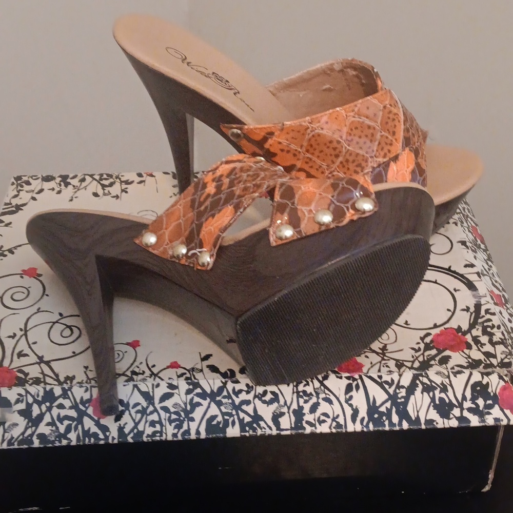 Heels - Picture 2 of 3